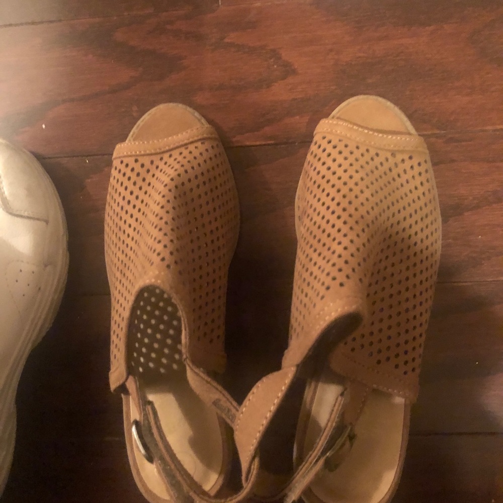 New girls leather sandal